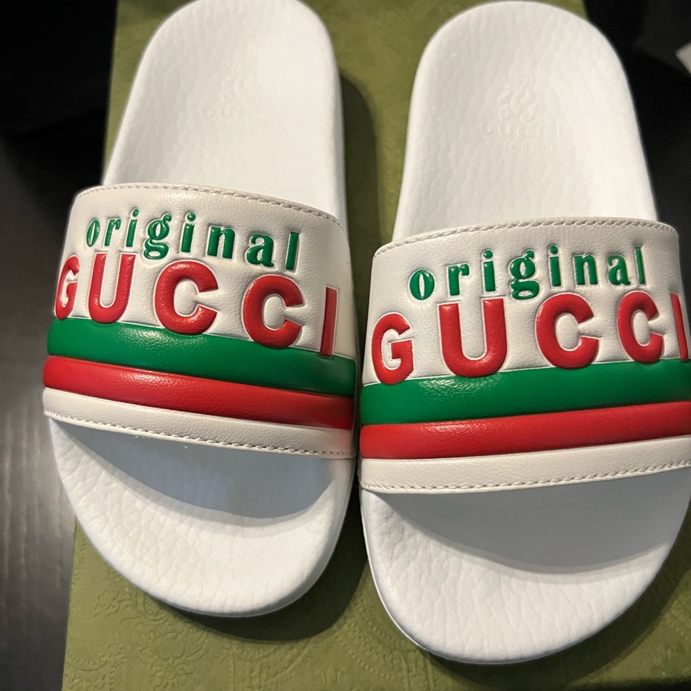 Authentic kids (unisex) leather white Gucci slides…. Size 30 (12-12.5)… New
